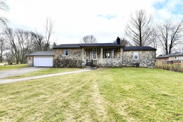 ranch-style house featuring a front lawn and a garage