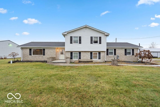 split level home featuring a front yard