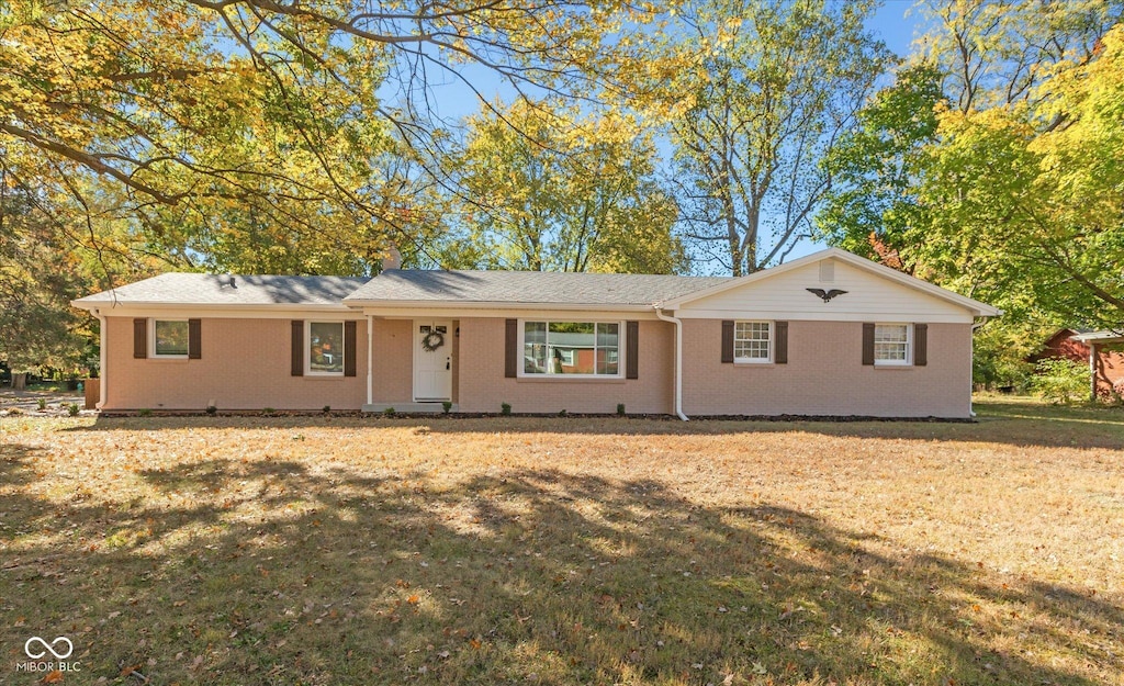 ranch-style home featuring a front yard