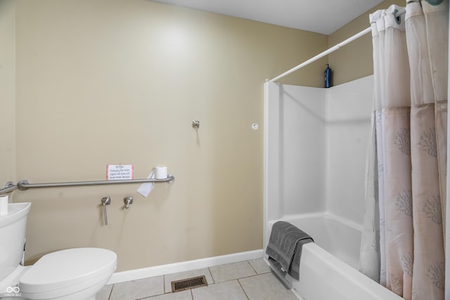 bathroom featuring tile patterned floors, visible vents, shower / bath combo with shower curtain, toilet, and baseboards