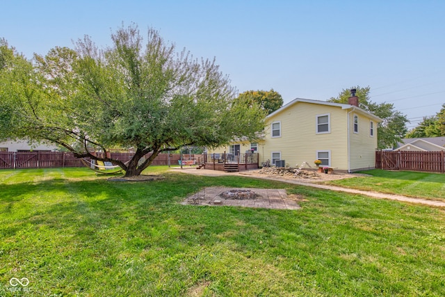 view of yard featuring a patio