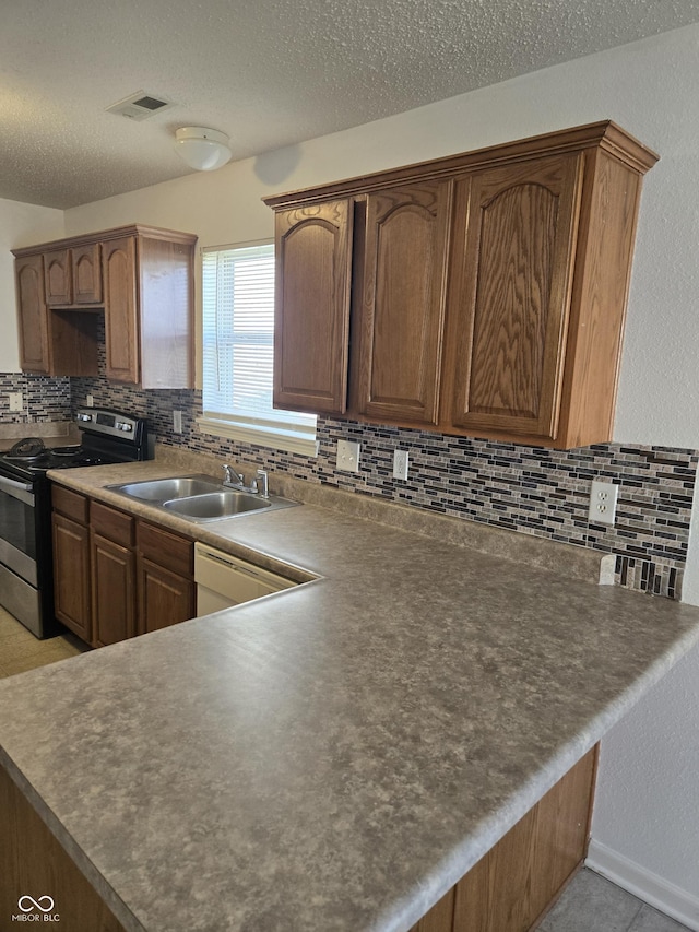 kitchen with sink, tasteful backsplash, kitchen peninsula, white dishwasher, and electric stove