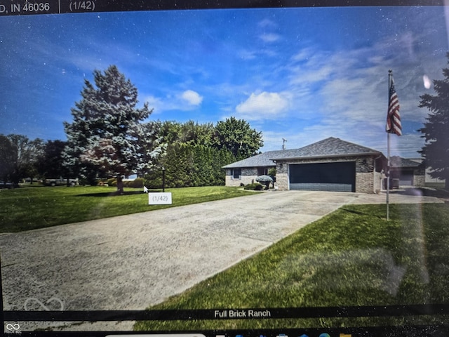 view of front of home featuring a garage and a front yard