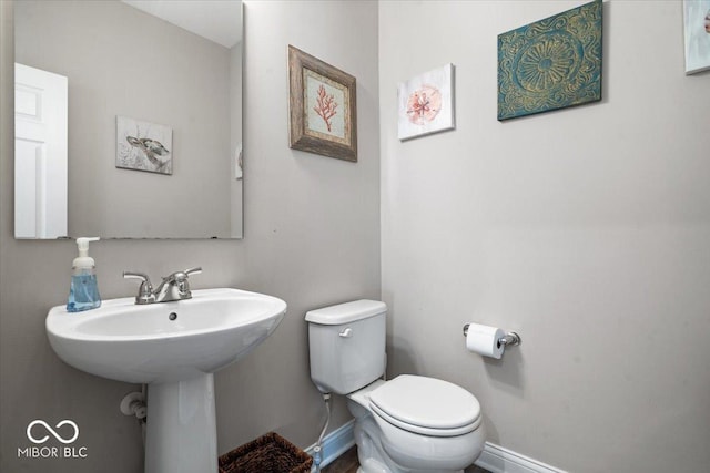 bathroom featuring toilet and sink