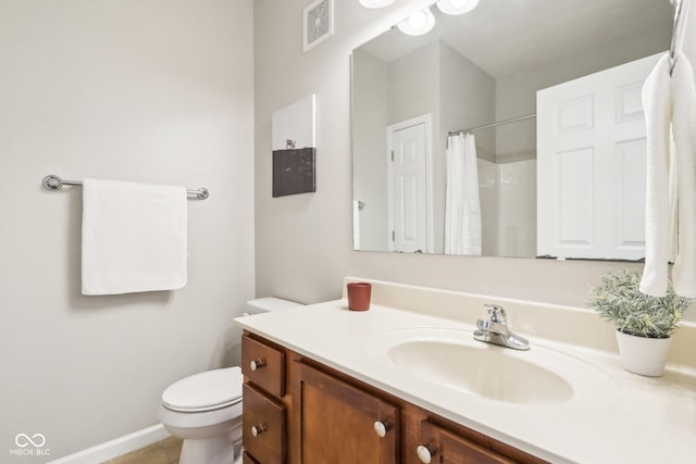 bathroom featuring vanity, curtained shower, and toilet