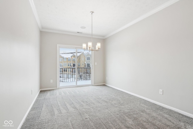 carpeted spare room with an inviting chandelier and ornamental molding