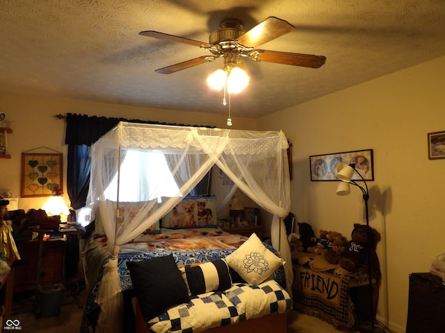 bedroom featuring ceiling fan and a textured ceiling