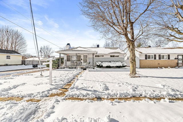 view of front of property featuring a porch