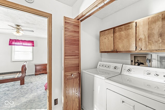 laundry area with carpet flooring, ceiling fan, cabinets, independent washer and dryer, and a textured ceiling