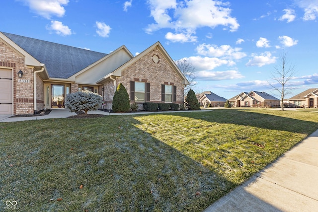 view of front of home featuring a front lawn