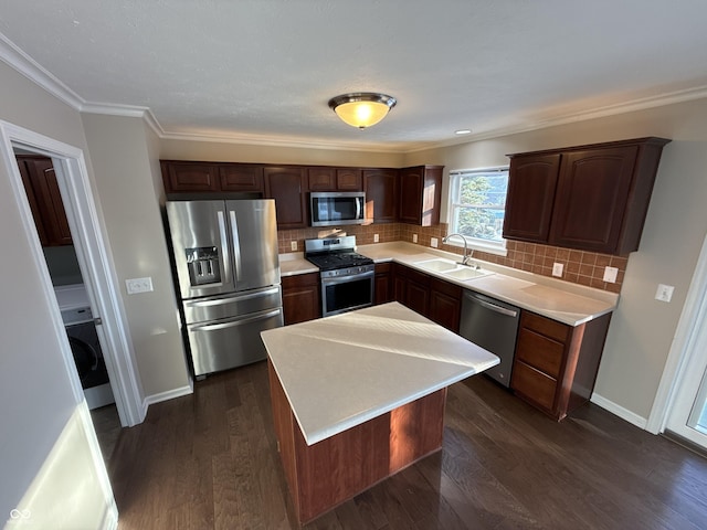 kitchen with sink, appliances with stainless steel finishes, dark brown cabinetry, a kitchen island, and decorative backsplash