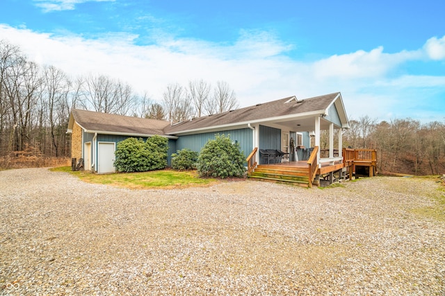 view of front of home with covered porch and a garage