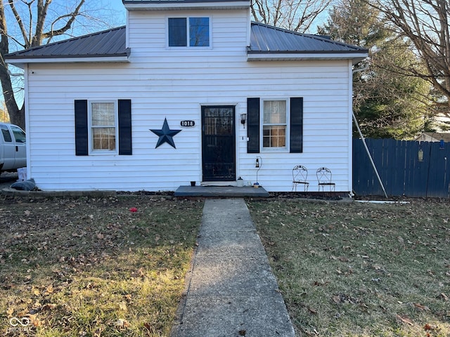 view of front of home featuring a front lawn