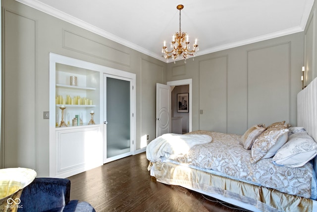 bedroom with a chandelier, dark wood-type flooring, and crown molding