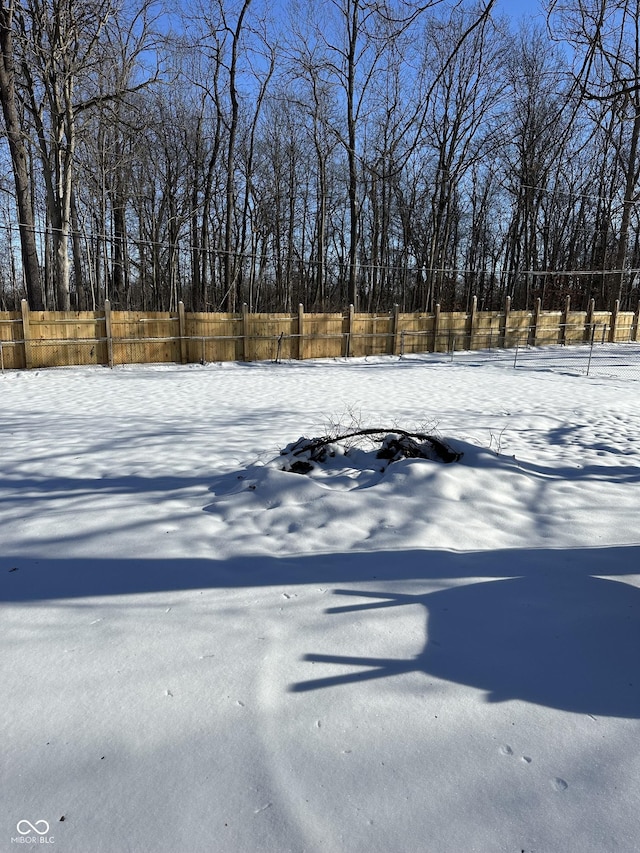 view of yard layered in snow