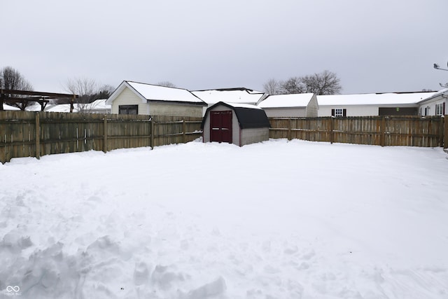 view of yard layered in snow