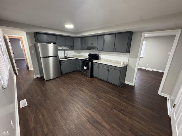 kitchen featuring backsplash, stainless steel appliances, dark wood-type flooring, sink, and gray cabinets