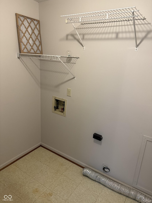 clothes washing area with washer hookup