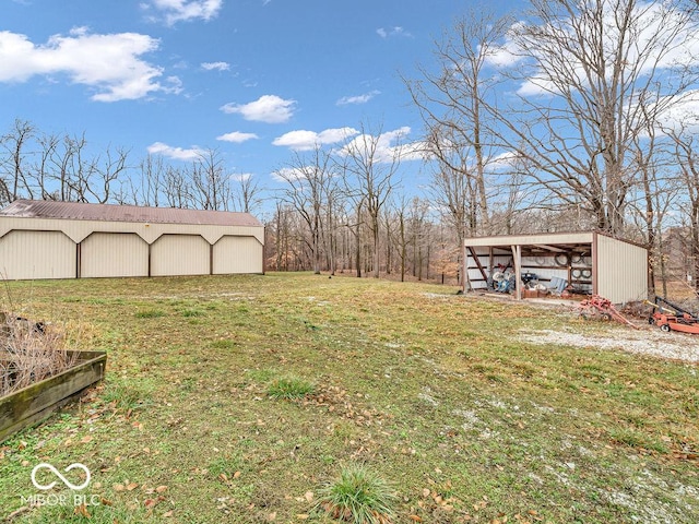 view of yard with an outdoor structure