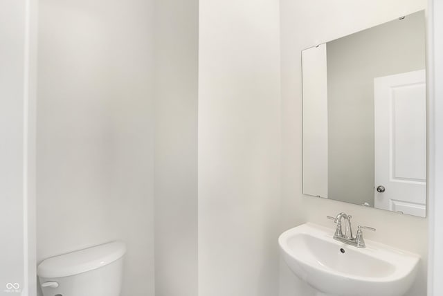 bathroom featuring toilet and sink