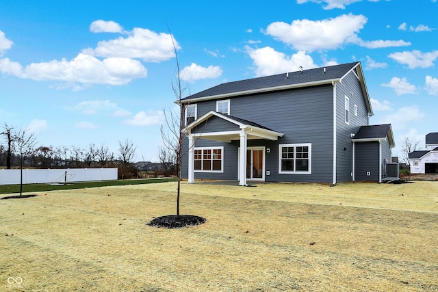 view of front facade with a front lawn