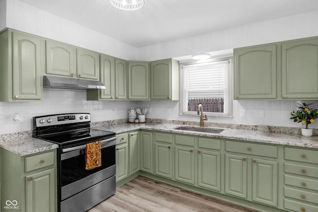 kitchen featuring green cabinetry, sink, stainless steel electric range, and light hardwood / wood-style flooring