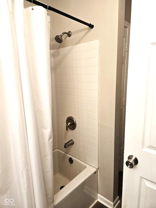 bathroom with shower / bath combo