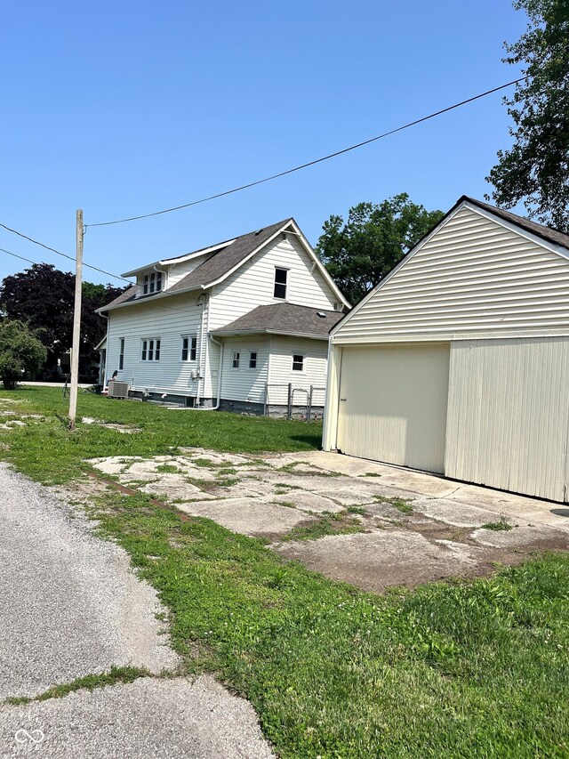325 S Market St, Thorntown, IN 46071 - rear view of house featuring a garage and an outbuilding
