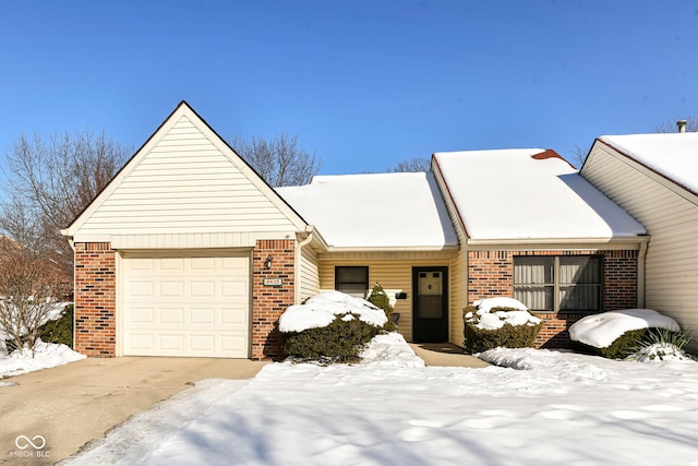 view of front facade featuring a garage