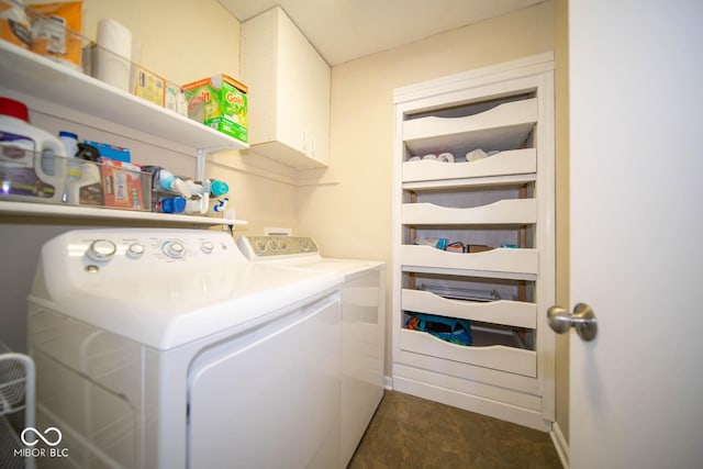 laundry room with washing machine and dryer