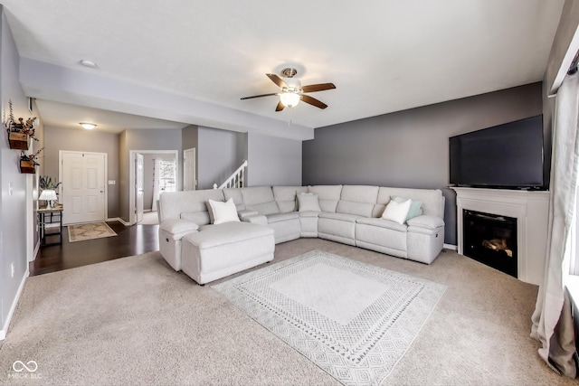 carpeted living room featuring ceiling fan