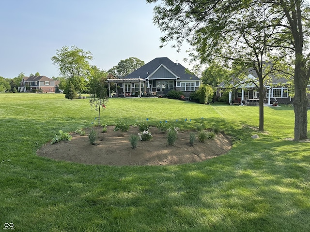 view of yard with a pergola