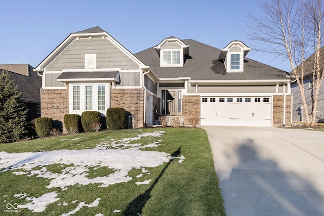 view of front facade featuring a garage and a front yard