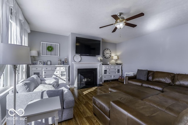 living room with dark wood-type flooring and ceiling fan