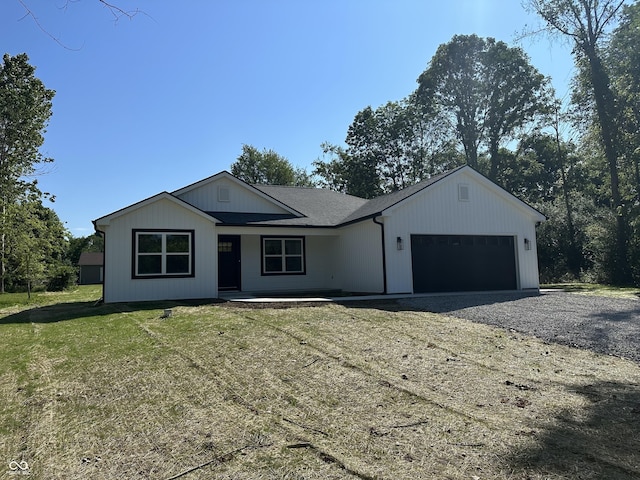 view of front facade featuring a front lawn and a garage