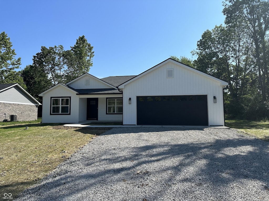 view of front of home featuring a garage and a front yard