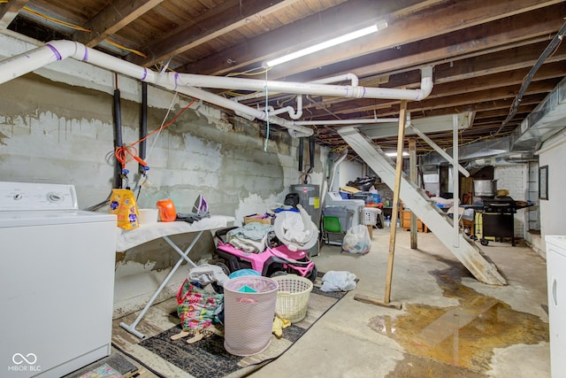 basement with washer / dryer and water heater