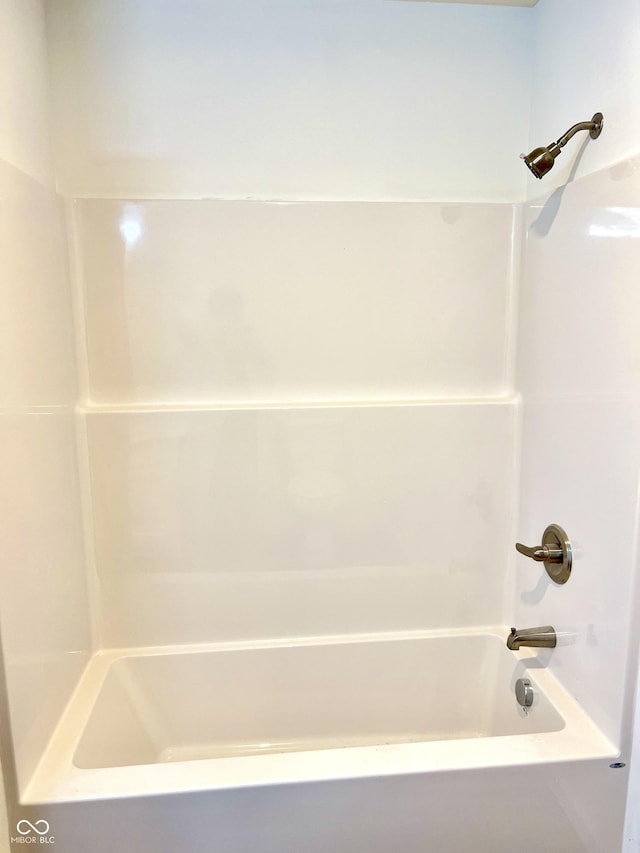 bathroom with washtub / shower combination