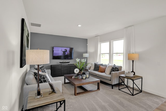 living room featuring recessed lighting, visible vents, and baseboards