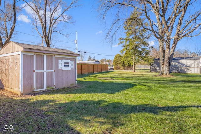 view of yard featuring a storage unit