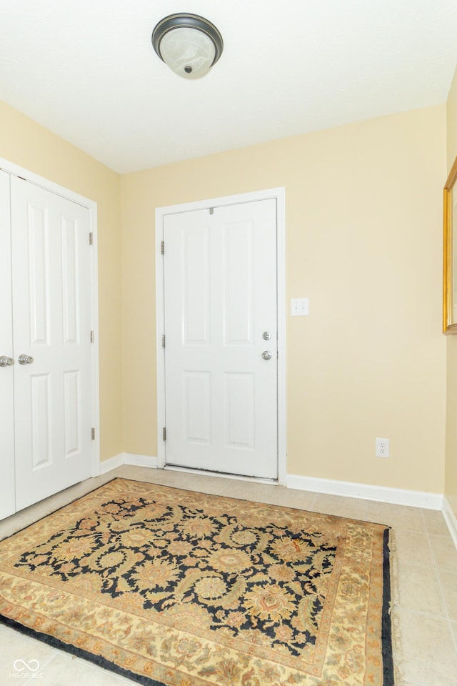 1226 Arlington Dr, Greenfield, IN 46140 - entryway featuring baseboards