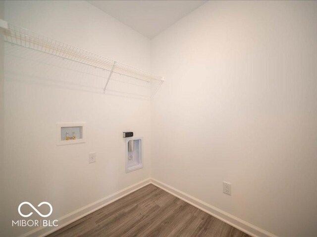 6618 Sulgrove Pl, Indianapolis, IN 46221 - clothes washing area with dark wood-type flooring, baseboards, laundry area, and washer hookup