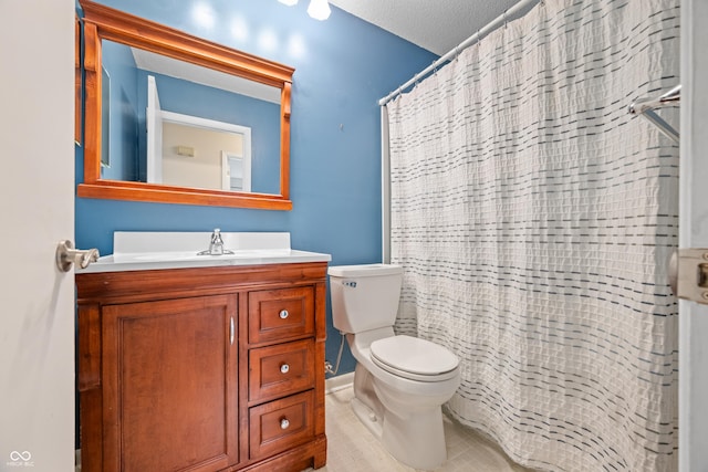 full bathroom with toilet, a shower with curtain, a textured ceiling, and vanity