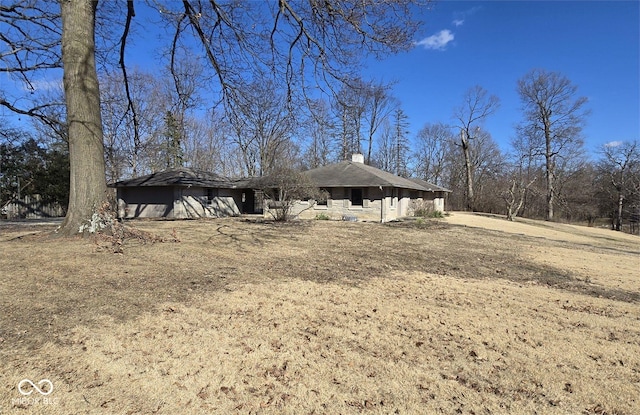 single story home featuring a chimney