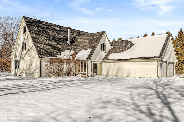 view of front of house featuring a garage