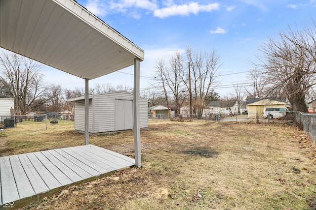 view of yard featuring a shed