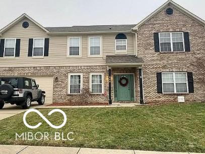 view of front of house featuring a garage and a front yard