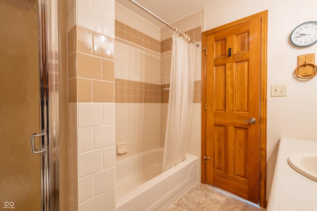 bathroom with shower / tub combo