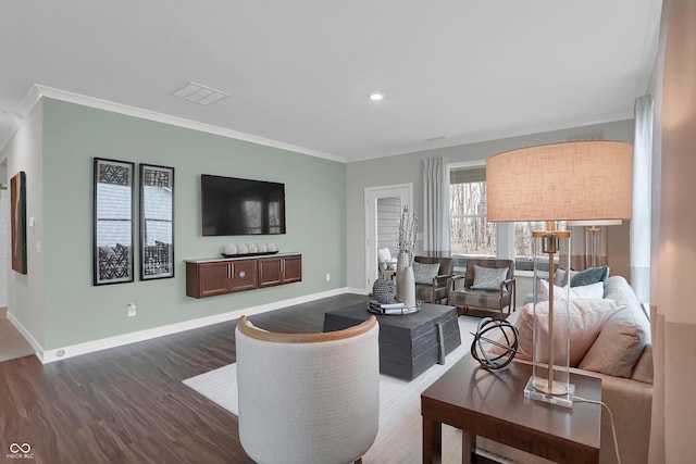 living room featuring recessed lighting, visible vents, baseboards, dark wood finished floors, and crown molding