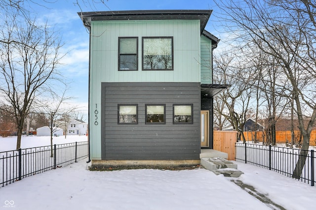 view of front of property